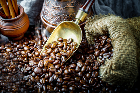 How Burr and Blade Grinders Affect Your Coffee Experience: A UK Perspective
