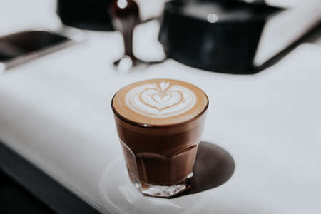 Savouring Every Drop: The Art of Brewing Coffee Manually Versus Electrically in the UK