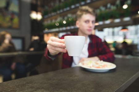 Coffee Grinding in Britain: A Deep Dive into Burr and Blade Technology