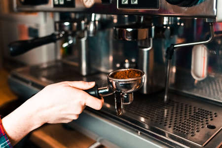 Comparing Compostable, Recyclable, and Reusable Packaging for Coffee in UK Markets