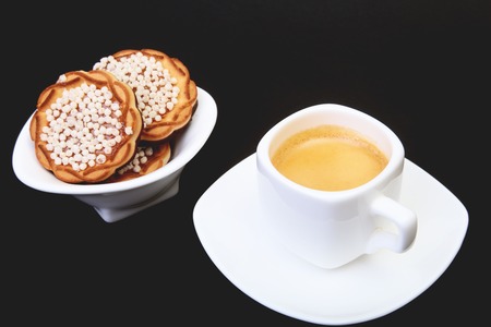 Remembrance Day Reflections: Thoughtful Coffee Recipes and Poppy-Inspired Garnishes